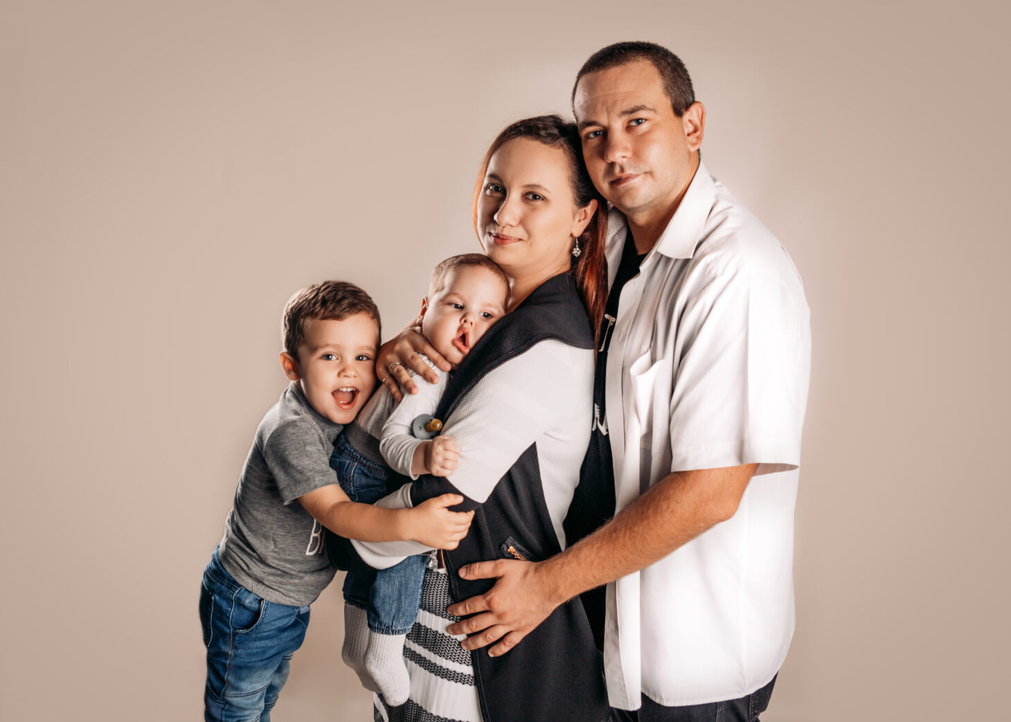 hospicjum stacjonarne Arturek na rekach mamy z tata i bratem Mama ty nie placz kwartalnik0123