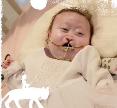 hospicjum stacjonarne Marysia w białej sukience w łóżeczku Nasza słodka landryneczka kwartalnik0224